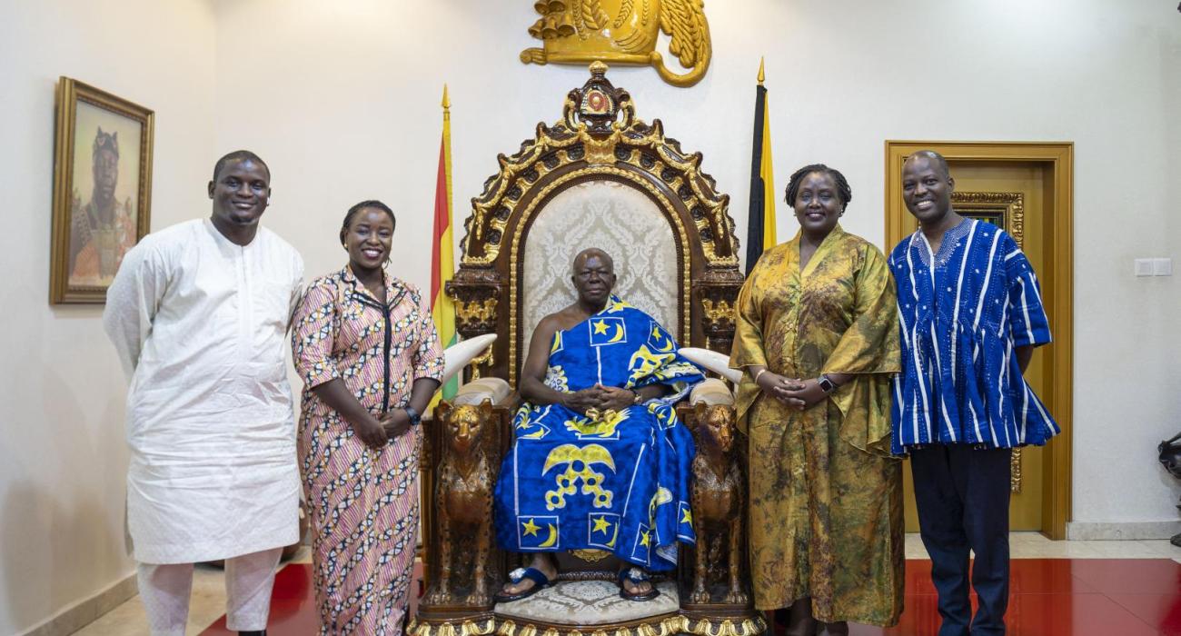 WHO staff with Otumfuo