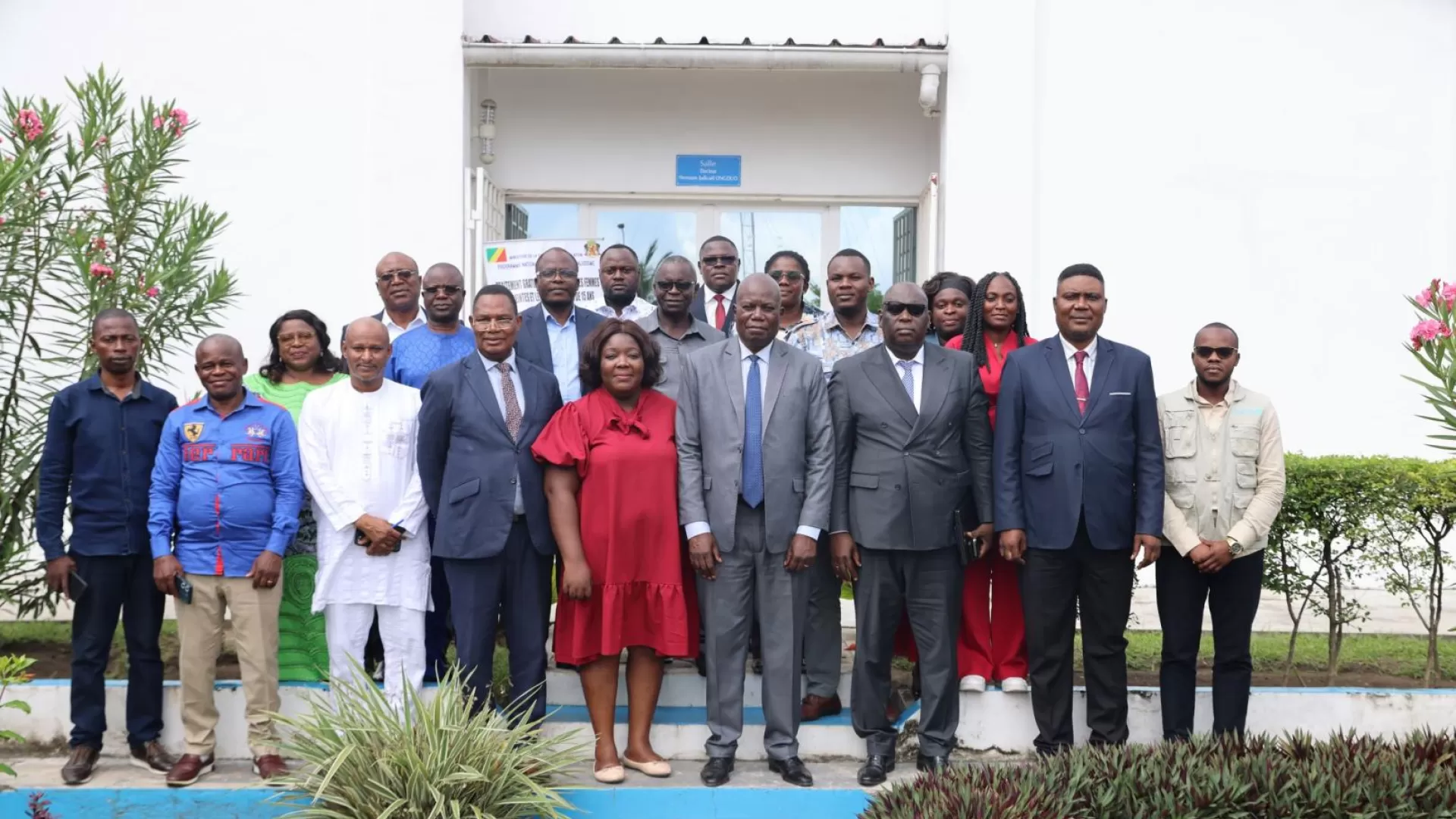 Photo de groupe des participants à l'atelier