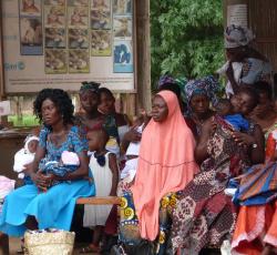 Vue parteille des femmes venues pour la vaccination