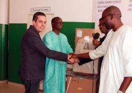 Receiving the medical equipment at the EFSTH