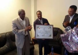 H.E. Abay Woldu, President of Tigray region handing over Certificate of appreciation to WHO Representative to Ethiopia