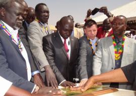 The Minster of Health, the Governor of the States, the WHO Representative, the Head of Cooperation in the Embassy of Canada and the Undersecretary breaking the ground in Awiel