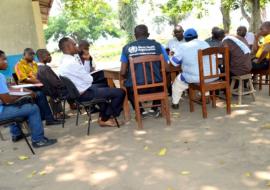 Réunion de coordination Division provinciale de la santé - OMS à Bolobo lors de la mission conjointe d'évaluation sur le choléra.