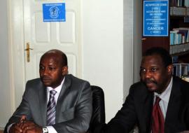 (g à d) Dr Boureima Sambo, Représentant de l’OMS a présenté au personnel le Dr Ki-Zerbo