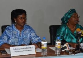 Le Ministre de la Santé et de l’Action sociale, à droite, commentant les résultats de la GATS. A sa gauche le Représentant de l’OMS a.i. au Sénégal
