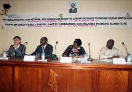 Le podium d’honneur avec de gauche à droite Docteur Guy Vernet, Docteur Sam Kariuki, Docteur Marlyse Loudang, Docteur Daloume Théophile