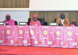 La table des officiels de gauche à droite, le Représentant du Fonds Mondial, la Ministre de la Santé Publique p.i, la Première Dame, le Représentant de l’OMS et le Représentant du Gouverneur de Niamey