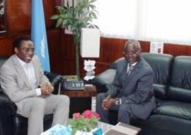 Le Directeur régional de l’OMS/AFRO (à gauche) et son hôte, le Ministre congolais de la Santé au Bureau Régional de l’OMS/Afro