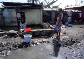 L’absence d’assainissement et la pénurie en eau potable sont parmi les causes de la poursuite de l’épidémie de choléra dans beaucoup de quartiers de Kinshasa