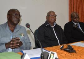 A partir de la gauche Le Représentant de lOMS en Guinée Promouvoir le dépistage et la prise en charge précoces raiter du cancer du col de lutérus