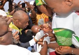 Le Ministre de la santé lance la vaccination contre la rougeole