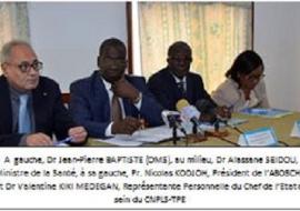 A gauche, Dr Jean-Pierre BAPTISTE (OMS), au milieu, Dr Alassane SEIDOU, Ministre de la Santé, à sa gauche, Pr. Nicolas KODJOH, Président de l’ABOSCHvi et Dr Valentine KIKI MEDEGAN, Représentante Personnelle du Chef de l’Etat au sein du CNPLS-TPE