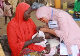 Community Health Champion bonding with caregiver for delivery of lifesaving messages at Cuton House IDPs camp in Borno_Photocredit_WHO-CE.Onuekwe