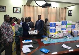 Dr Kaluwa presenting items to the Director General of the Ghana Health Service, Dr Anthony Nsiah-Asare