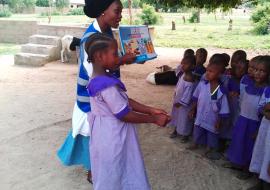 Grace Hyeladi Durkwa talks to young children in their school about how they can protect themselves from cholera in Mubi North, Nigeria (Photo courtesy Grace Hyeladi Durkwa)