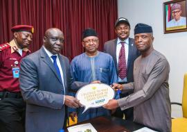  L-R: JA Asom (FRSC), Dr Clement Peter (OIC/WHO), Dr Osagie Ohanire (HMSH, FMOH) and Vice President Yemi Osinbajo. Back: Dr Sydney Ibeanusi (Focal point/UNDARSIP) 