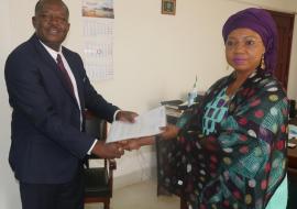 Mr Evans Liyosi, new WHO Representative in Sierra Leone presenting his credentials to Hon Nimatulai Bah Chang, Acting Minister of Foreign Affairs and International Cooperation Mr Evans Liyosi, new WHO Representative in Sierra Leone presenting his credentials to Hon Nimatulai Bah Chang, Acting Minister of Foreign Affairs and International Cooperation