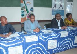 Dr Guedenon, Dr Davi, Prof Belo et Dr Ketevi à la table d'honneur durant la conférence débat