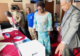 Dr Yonas explains to the Speaker of Parliament how the GeneXpert Machine is used Dr Yonas explains to the Speaker of Parliament how the GeneXpert Machine is used