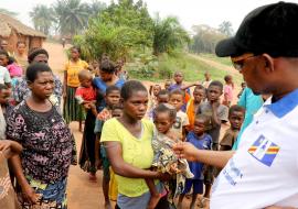 Un enfant touché par la rougeole à Mutshima, dans la zone de santé de Mutena -Province du Kasaï - crédit photo - OMS Eugene Kabambi