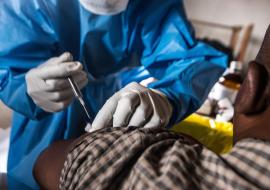 Quatre pays de la Région africaine homologuent un vaccin : une étape importante dans la prévention contre la maladie à virus Ebola