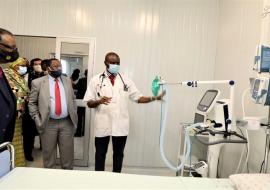 Commissioning of COVID-19 treatment facilities in Windhoek, Namibia HE, the President of the Republic of Namibia, Dr Hage Geingob with the Minister of Health and Social Services at the Intensive Care Unit for the COVID-19 patients