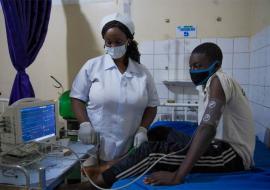 1A nurse performing checks on a diabetic patient in Abuja 1A nurse performing checks on a diabetic patient in Abuja