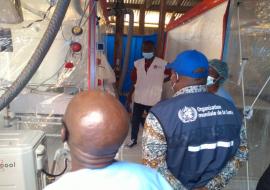 Visite des installations techniques par le Représentant de l'OMS en Guinée
