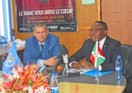 Dr Xavier Crespin, Répresentant de l'OMS au Burundi et Dr Thaddée Ndikumana lors de la réunion conjointe OMS-MSPLS.