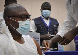 Le Togo vaccine plus de 90 % de son personnel de santé contre la COVID-19