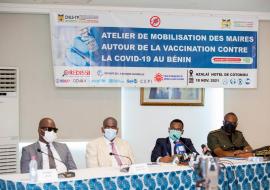 De la gauche vers la droite- Le Maire de Cotonou, M. ATROKPO Luc, le Représentant résident p.i de l’OMS, Dr Mamoudou HAROUNA DJINGAREY, le Ministre de la Santé, Prof Benjamin HOUNKPATIN et le Préfet du Littoral M. Alain Sourou OROUNLA au présidium.