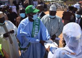 The Deputy Governor, Alhaji Umaru Namadi presenting ITN to a beneficiary at the flag-off