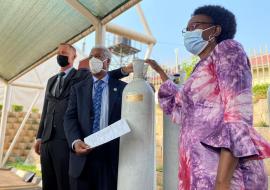 WHO Representative to Uganda, Dr Yonas (blue tie) and the Danish Ambasador to Uganda H.E Nicolaj Petersen (black mask) hand the cylinders over to the Minister of Health Dr Jane Ruth Aceng ©WHOUganda