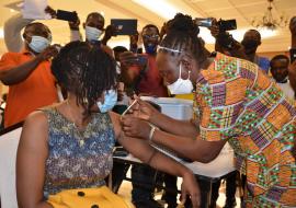 Health Minister, Dr. Wilhelmina Jallah receiving first shot of the COVID-19 vaccine during the launch in Monrovia