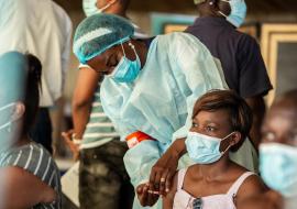 Faire avancer la science de l'efficacité du vaccin COVID-19 en Afrique