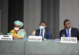 Les officiels à la cérémonie d’ouverture : (de Gauche vers la droite) Dr Diallo Fatoumata, (Rep OMS), Dr Wotobe Kokou (SG Ministère de la santé), Dr Sheick O. Coulibaly, (Services des Laboratoire, OMS/Afro)