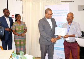 Estevao Andrade receiving his level 1 certificate from the Minister of Health