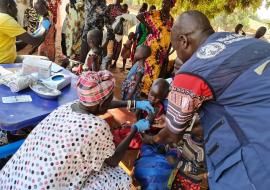 A health worker administers a measles vaccination during the reactive measles vaccination campaign in Yirol West County, Lakes State 