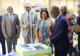 The Prime Minister of the Kingdom of Eswatini cutting the cake to symbolise the celebration of the WHO 75th anniversary