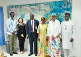 Photo de groupe de la délégation de l'OMS et l'équipe de l'UNICEF