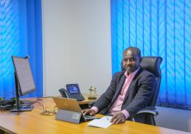 L’OMS au Gabon célèbre le parcours inspirant de Landry Ossoria N’Diaye