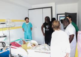  L'équipe médicale a reçu la visite surprise de l'artiste chanteur Tiken Jah Fakoly très engagé sur les questions de mutilations génitales féminines