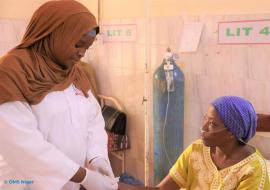 Une patiente atteinte reçoit le traitement au CNRD à Niamey