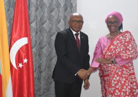 Palais de Dar-Nadjah, le Gouverneur de l'île autonome d'Anjouan Dr Zaidou Youssouf et la Représentante de l'OMS aux Comores Dr Nkurunziza Triphonie