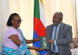 Le Président des Comores et la Représentante de l'OMS