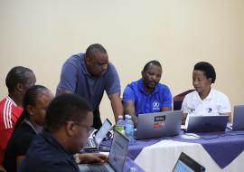 Participants analyzing data during the training 