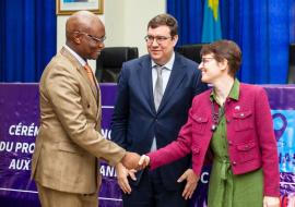 RDC : Aux côtés de l’OMS, le Royaume-Uni réaffirme son engagement pour renforcer la résilience du système de santé face aux urgences sanitaires