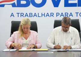 The signing moment