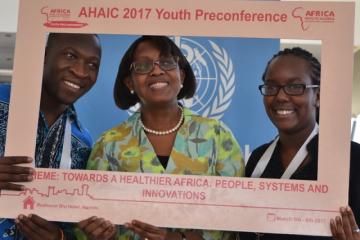 Dr Moeti in a selfie with young people after the town hall engagement at the AHAIC conference