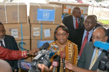 La Directrice régionale de l'OMS pour l'Afrique répond aux questions de la presse internationale et locale au Bureau de l’OMS, à Kinshasa. OMS/Eugene Kabambi.